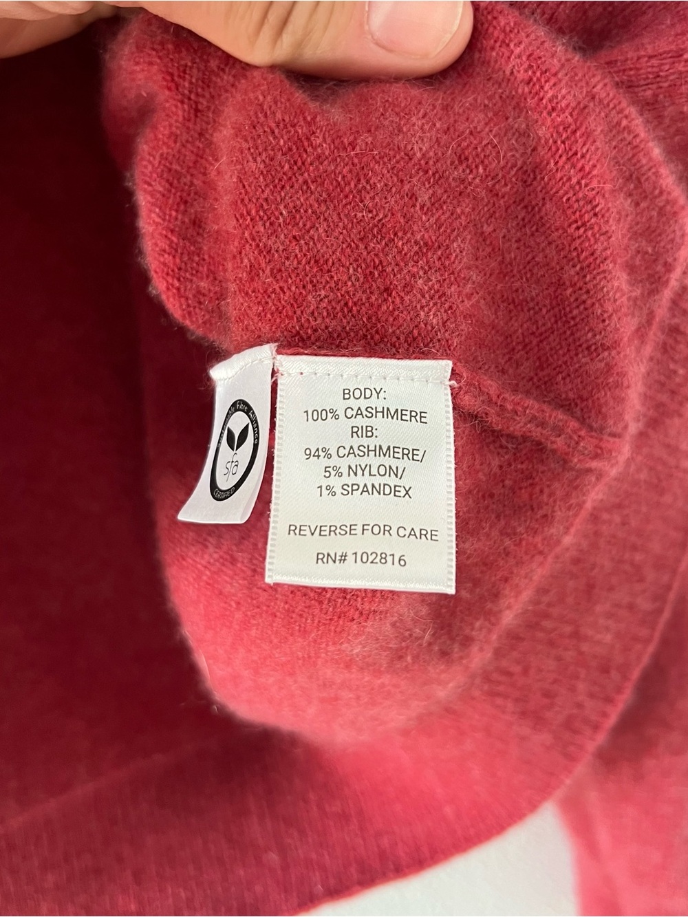GARNET HILL | Essential Cashmere V-Neck Sweater in Brick Red | L - Picture 4 of 5